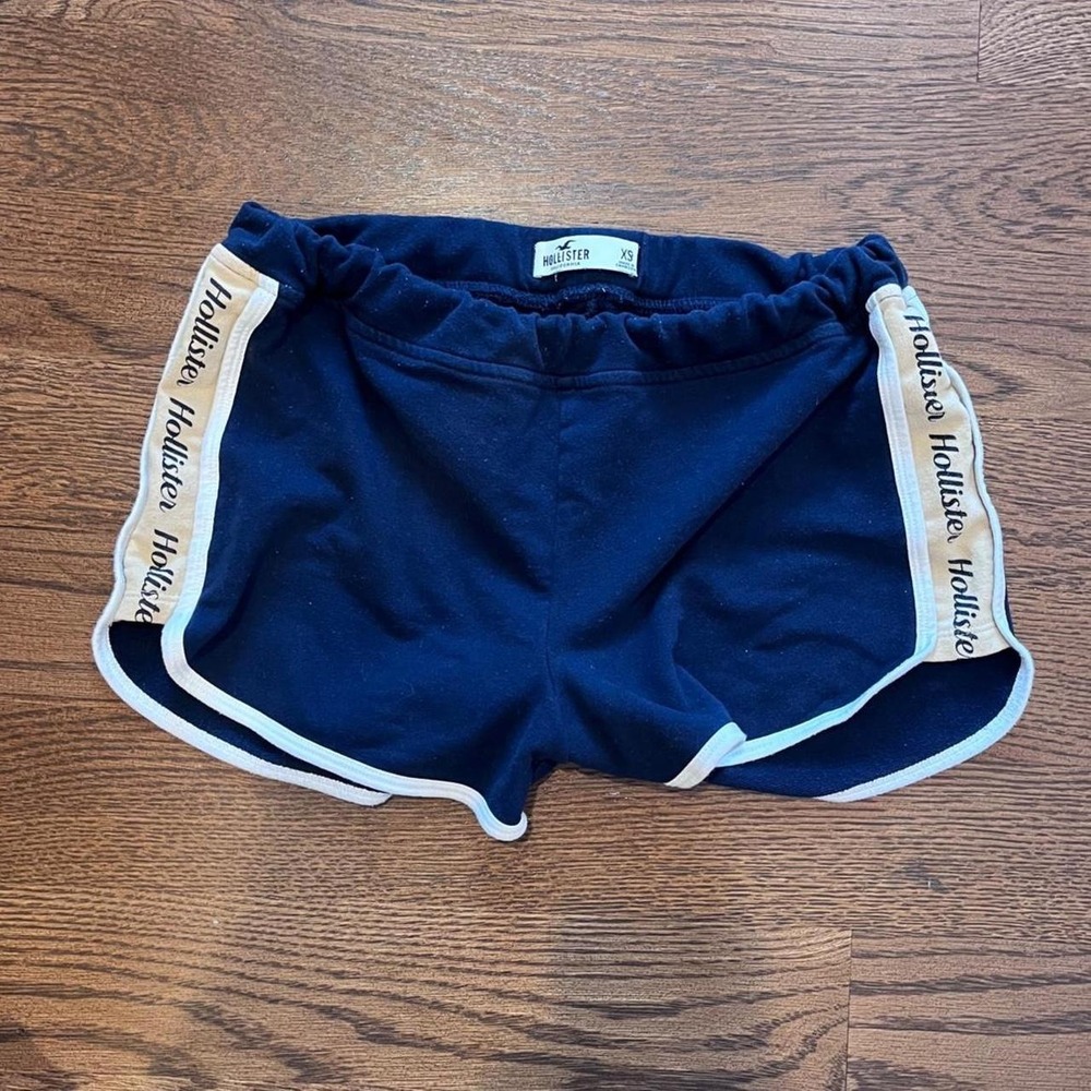 ⭐y2k vintage hollister navy blue low rise graphic shorts xs
